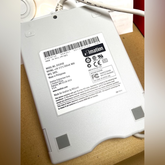 Imation D353FUE Floppy Disk Drive, 3 Iomega Zips, 19 Memorex Floppy Disk BUNDLE - Picture 6 of 6